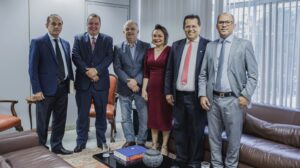 Participaram da reunião, os trabalhos, os deputados Wilson Santos (PSD), Fábio Tardin (PSB) e o ex-deputado federal Valtenir Pereira (MDB) e a servidora pública, Adriane Martins